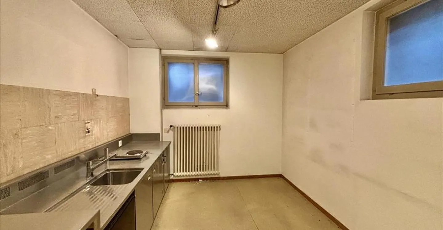 Office space for rent - Photo 5 of 9