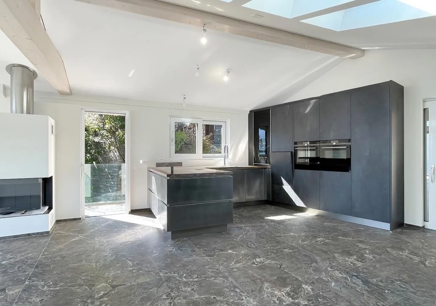 Charming Family Home - Photo 4 of 19