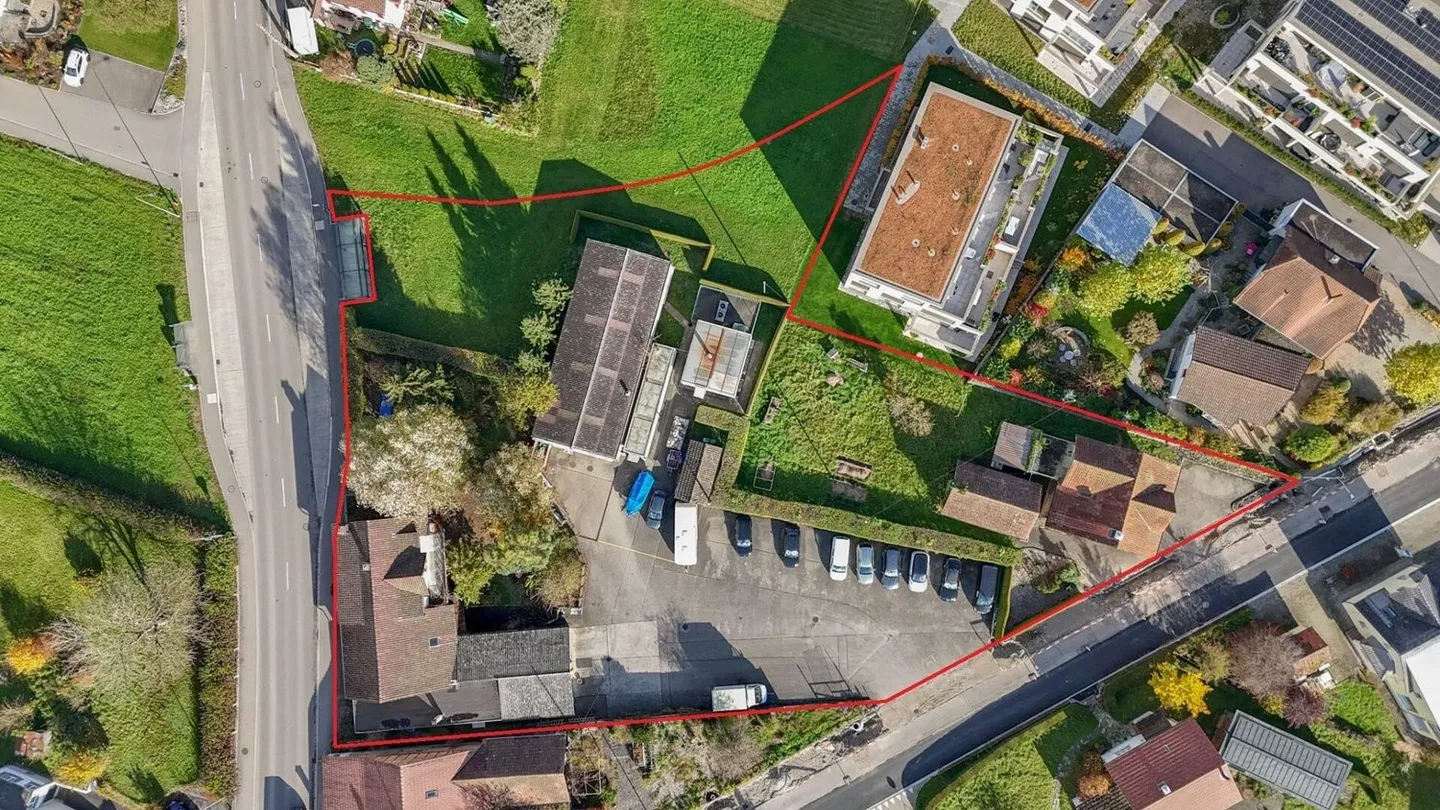 Terrain constructible attrayant dans un excellent emplacement à Wolfwil - 4'116 m² avec un potentiel divers - Photo 1 sur 8