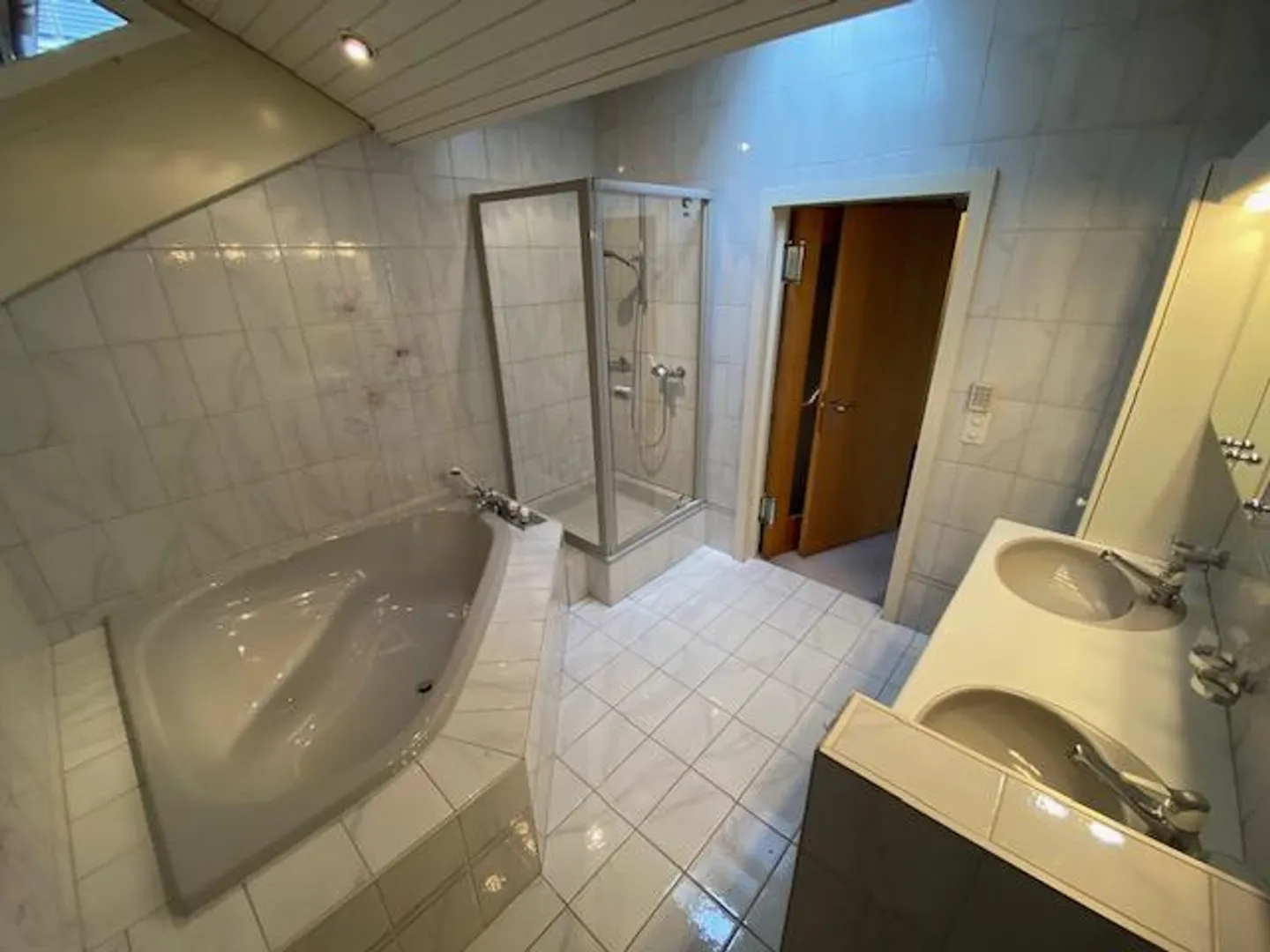 6½-Zimmer-Reiheneinfamilienhaus im Zentrum von Unterseen - Foto 22 di 29