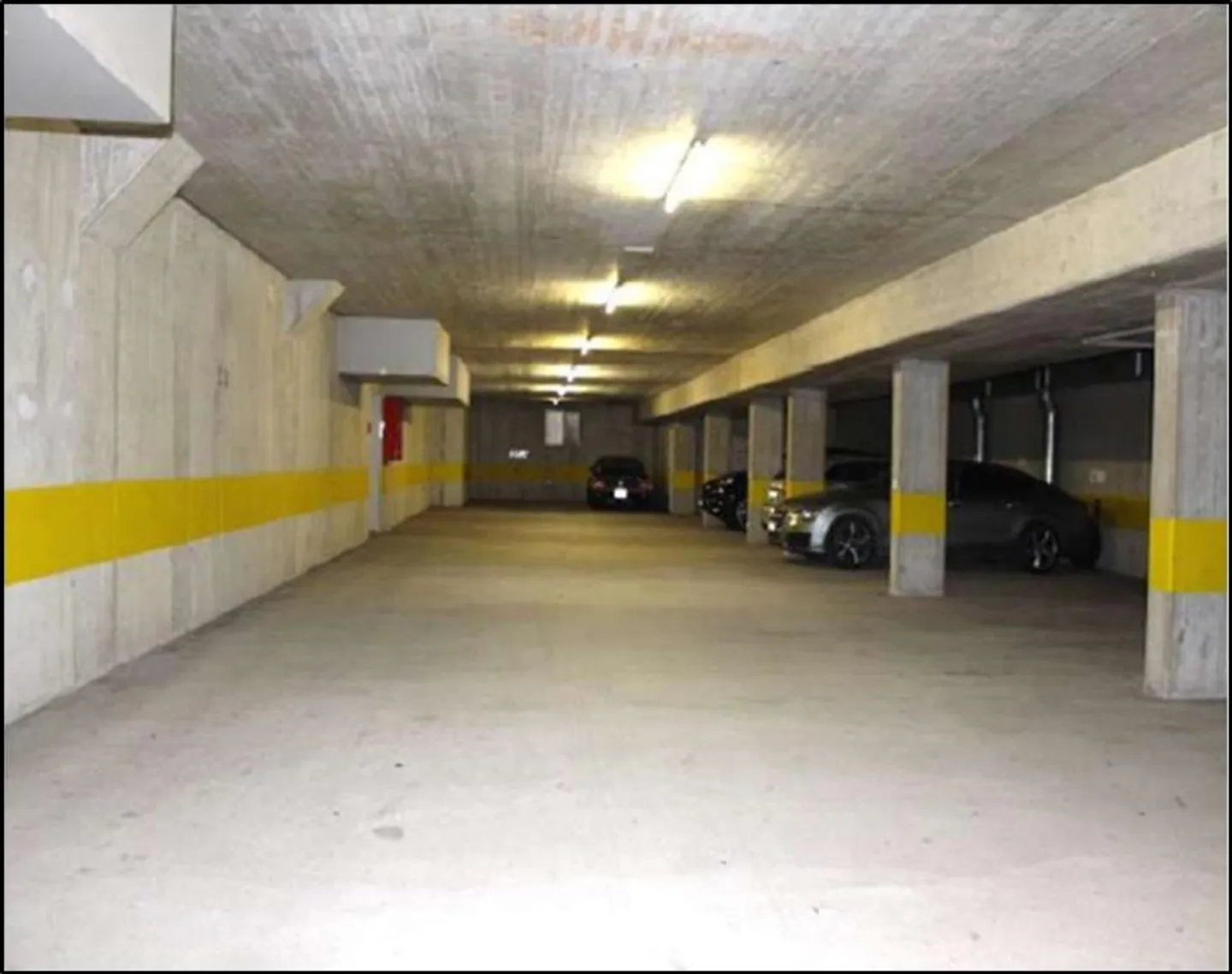 BUREAU 6 PIÈCES (217 m²) AVEC SPLENDIDE VUE SUR LE LAC - Photo 7 sur 8