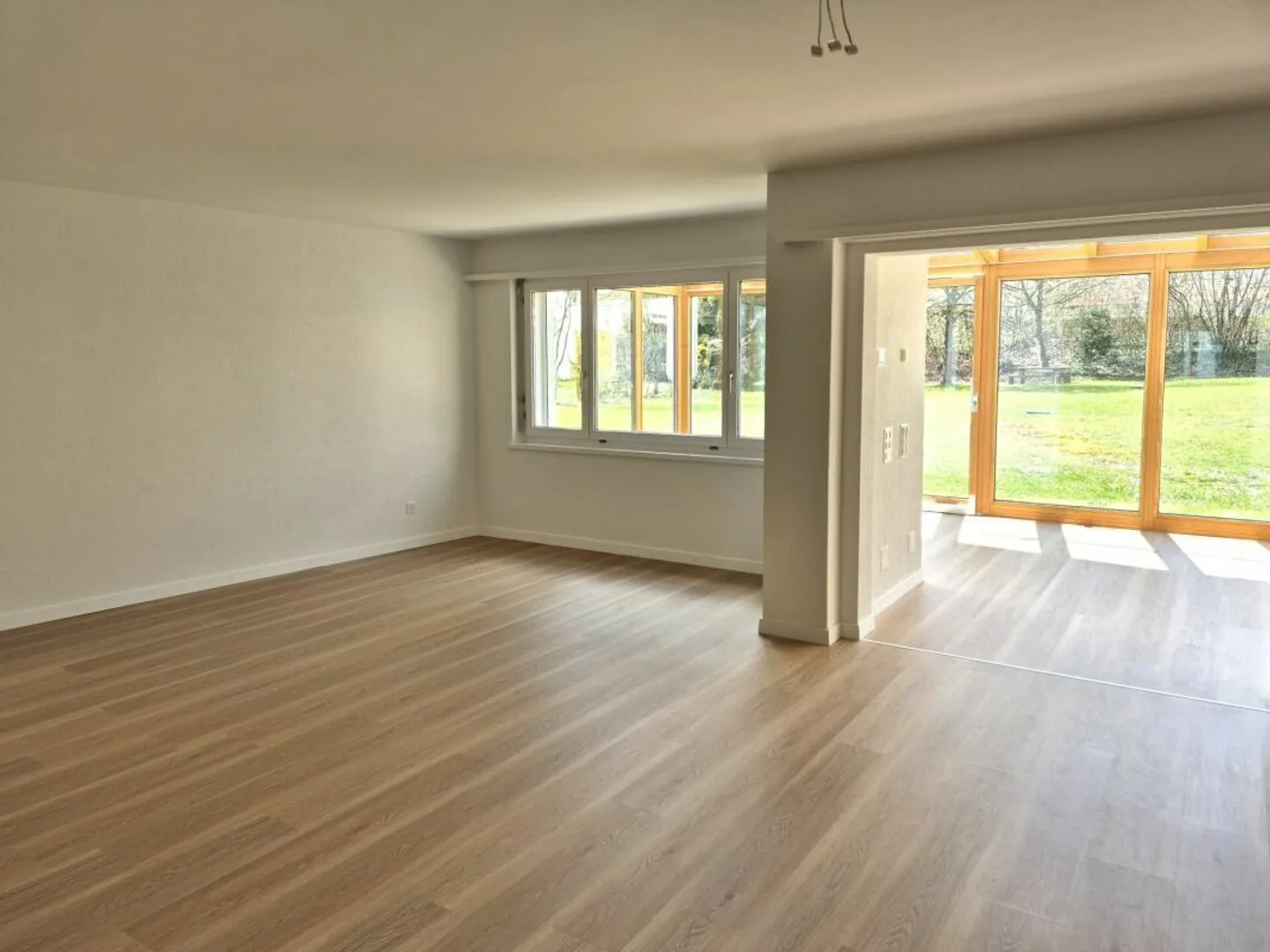 Spacious and bright 4.5 room apartment with heated winter garden - First occupancy after loving overall renovation - Photo 3 of 14