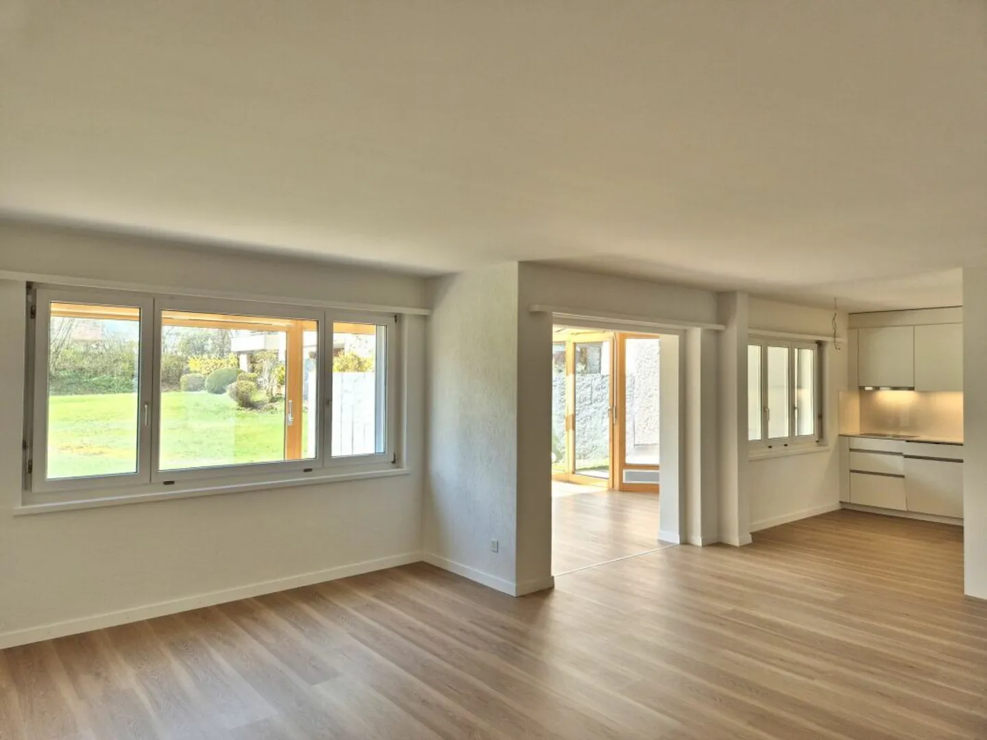 Spacious and bright 4.5 room apartment with heated winter garden - First occupancy after loving overall renovation - Photo 4 of 14