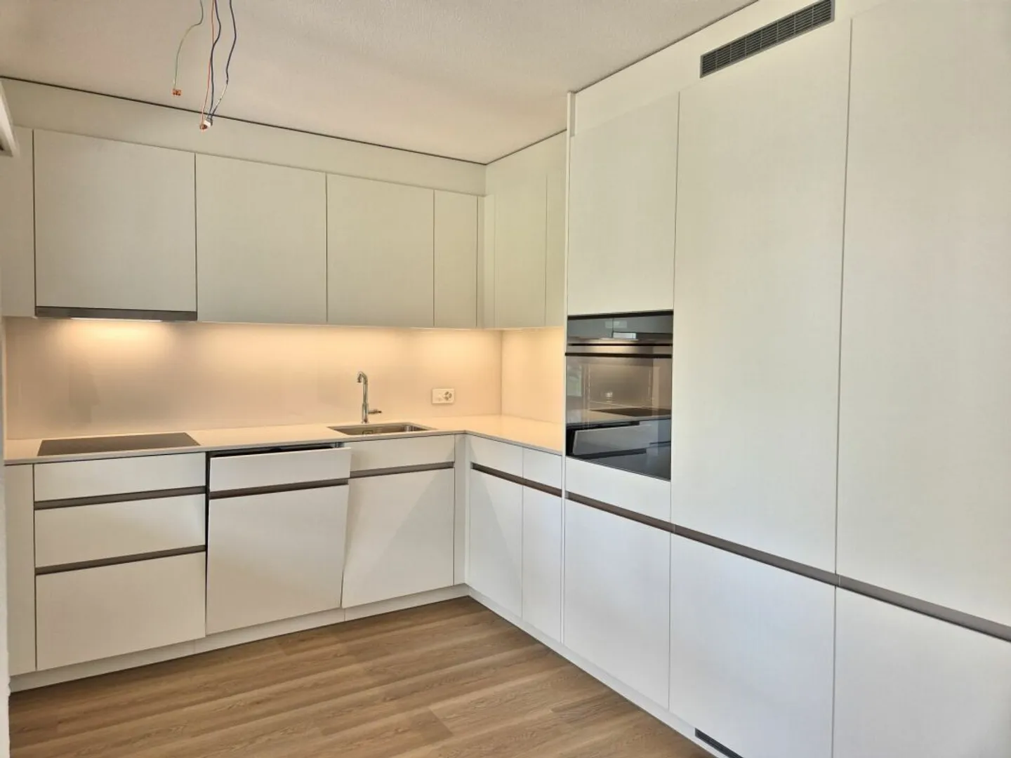 Spacious and bright 4.5 room apartment with heated winter garden - First occupancy after loving overall renovation - Photo 6 of 14