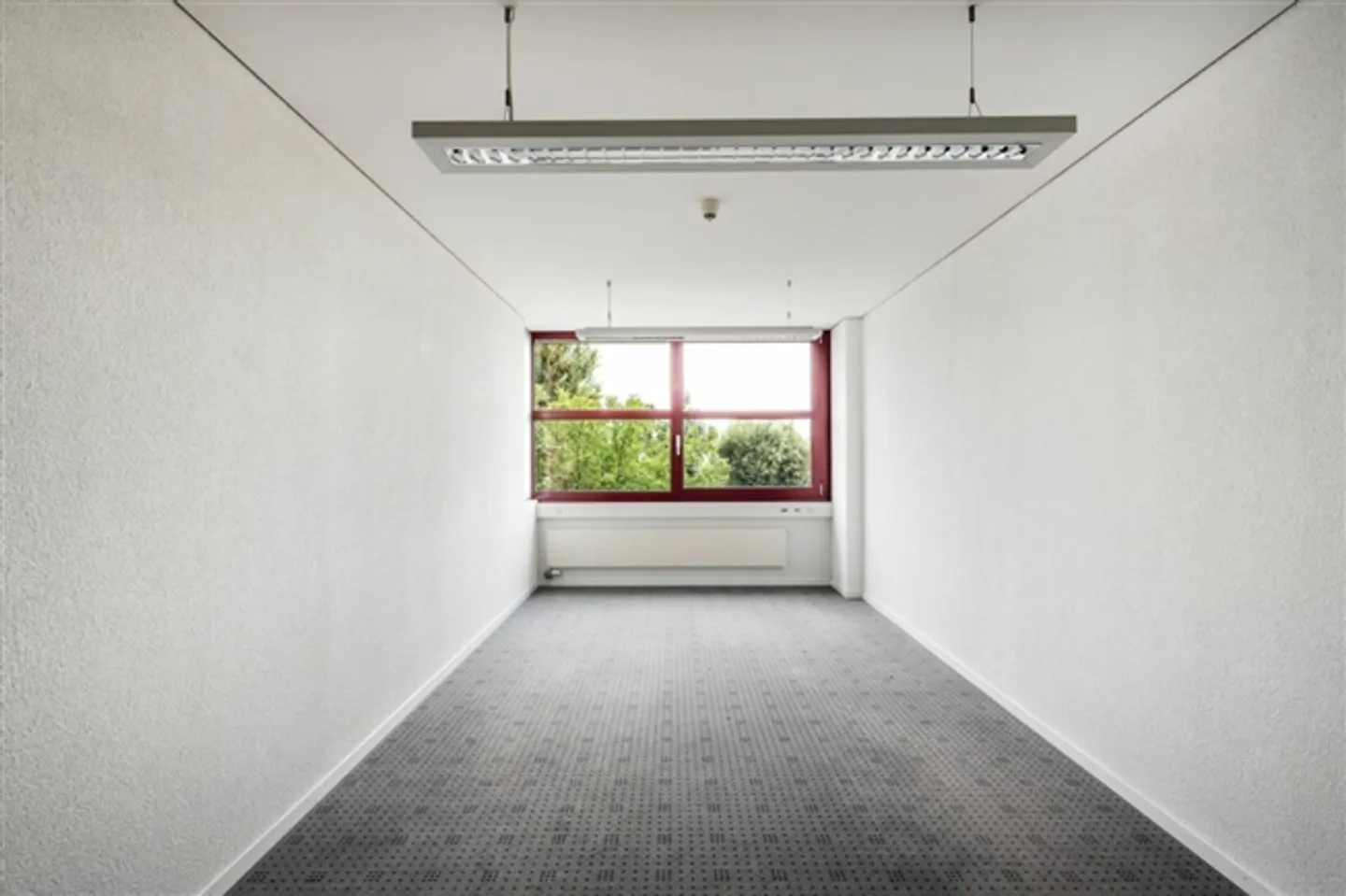 Bright Single Office in Staad - Photo 5 of 6