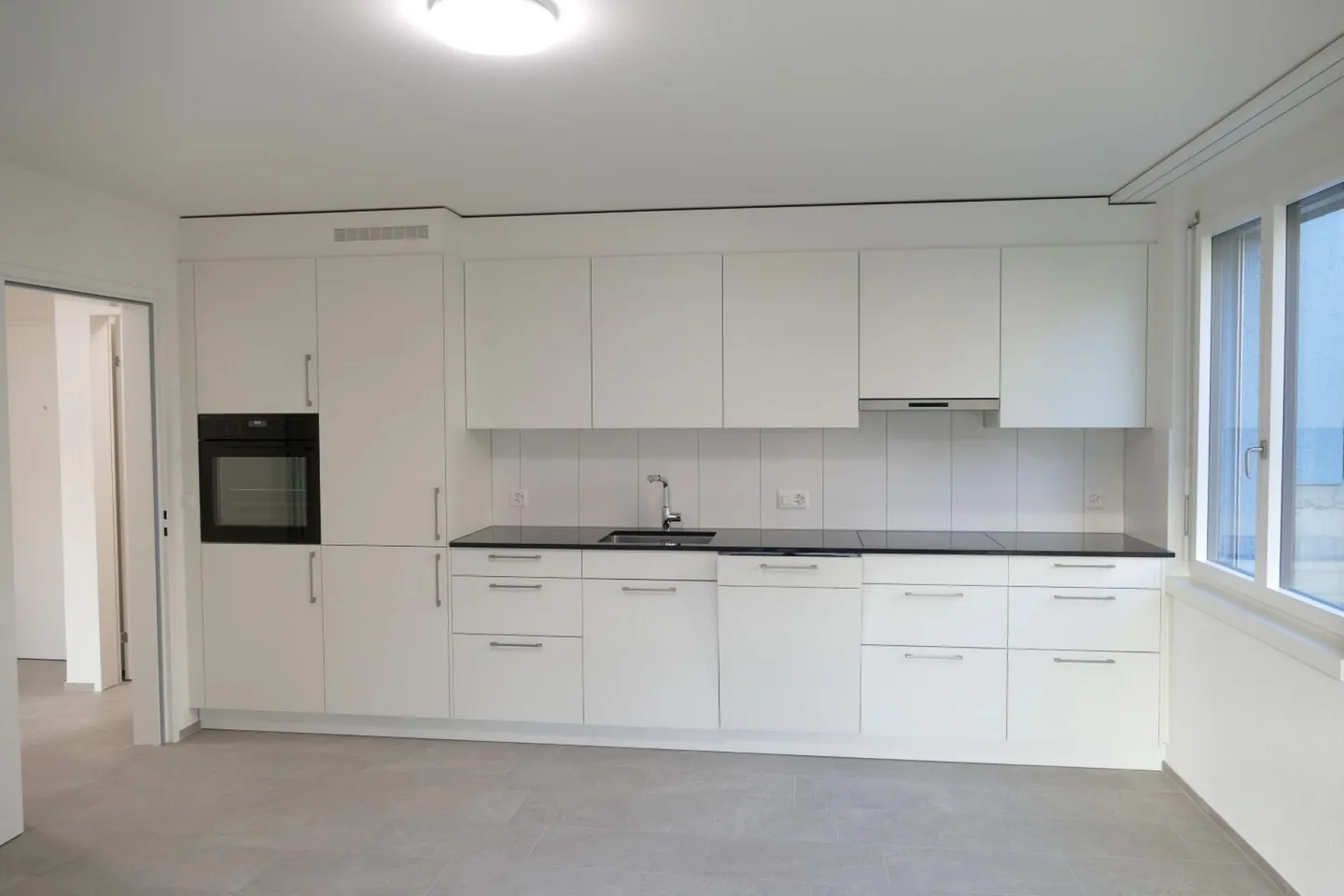 modern 2-room apartment with garden seating area - Photo 2 of 10