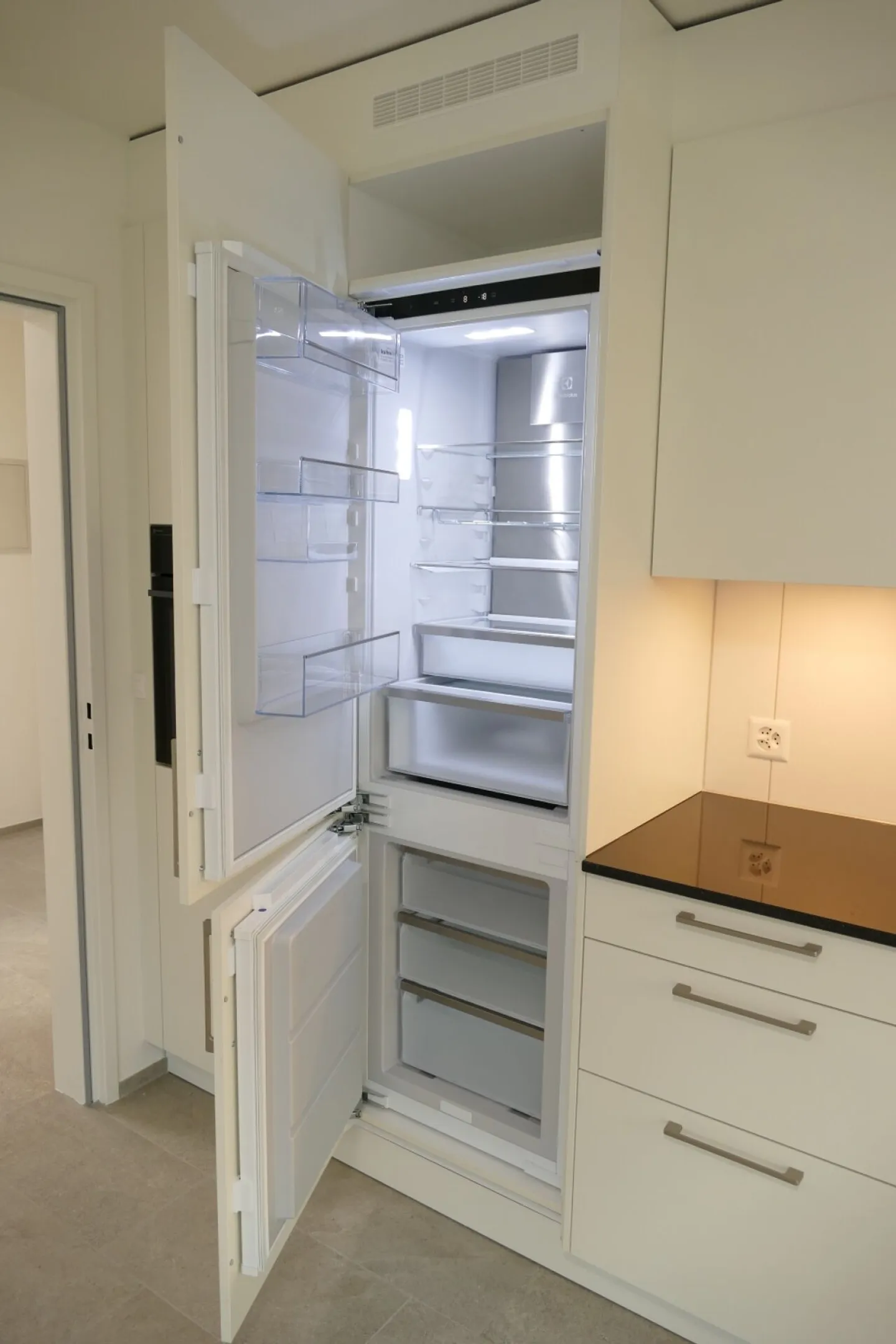 modern 2-room apartment with garden seating area - Photo 3 of 10