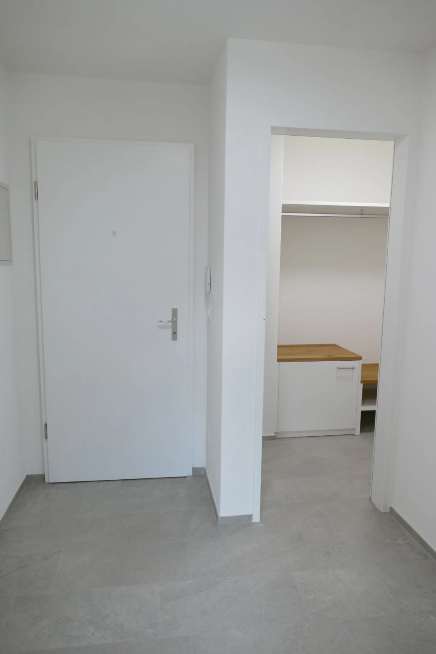 modern 2-room apartment with garden seating area - Photo 4 of 10