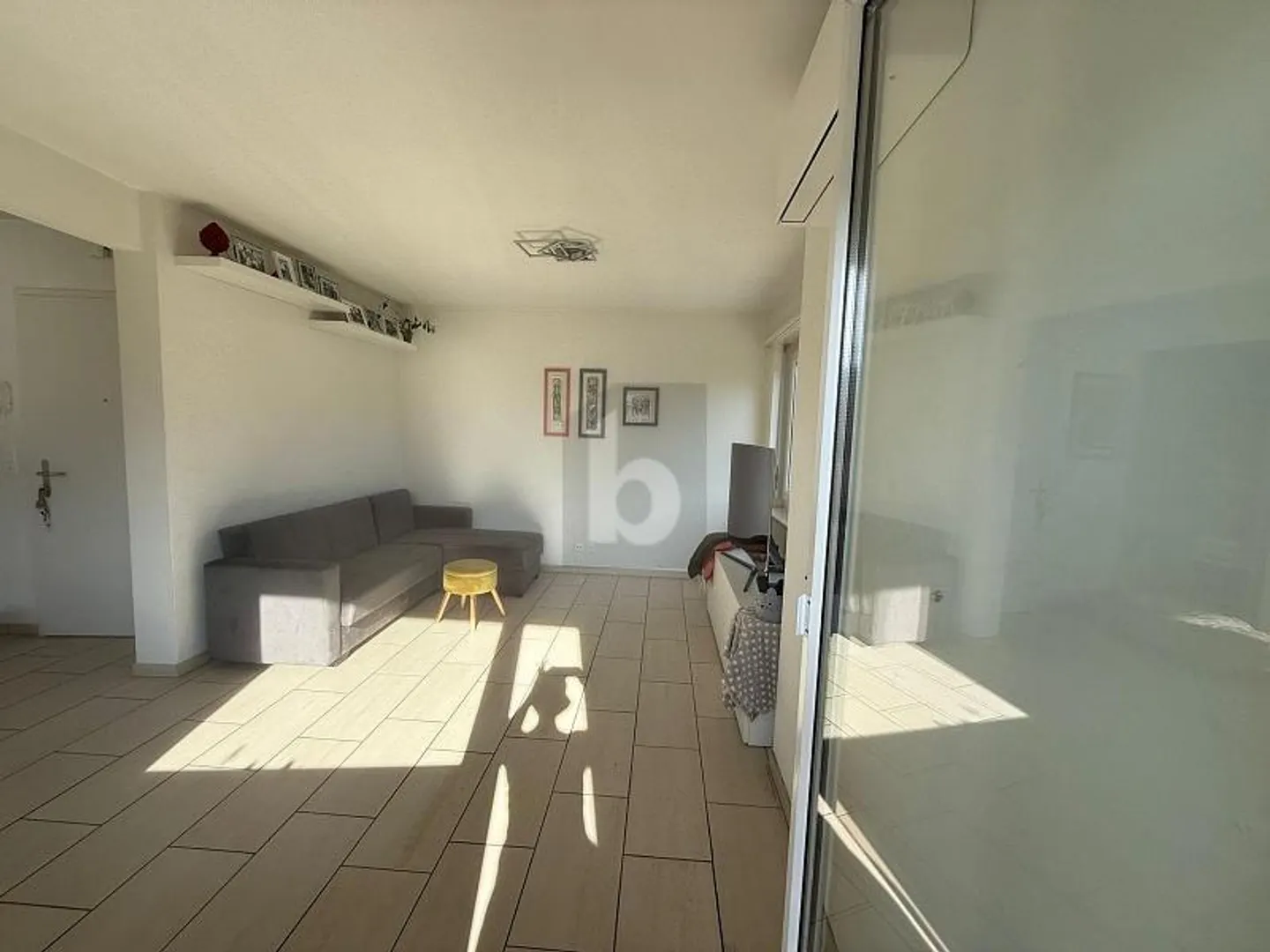 BRIGHT IN CENTRAL AREA - Photo 2 of 5