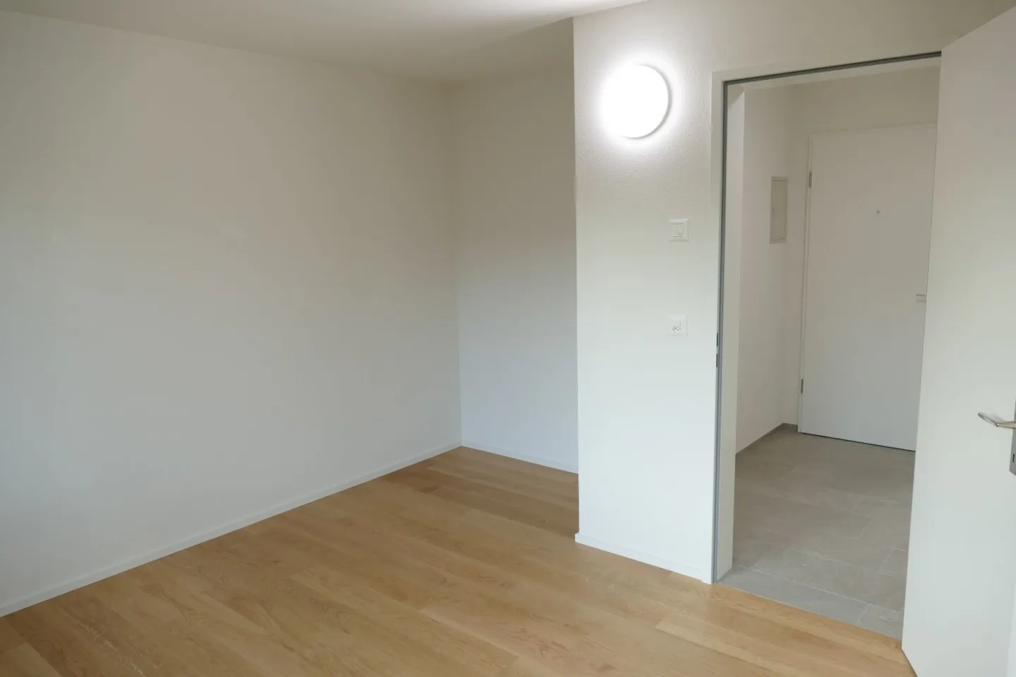 modern 2-room apartment with garden seating area - Photo 9 of 10