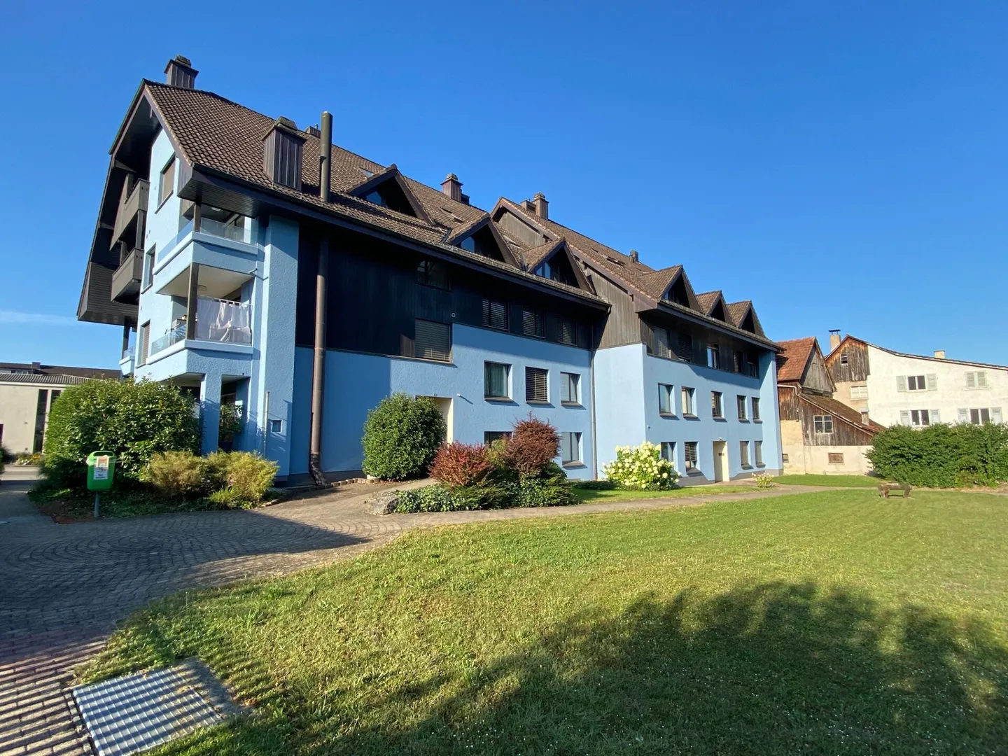 modern 2-room apartment with garden seating area - Photo 10 of 10