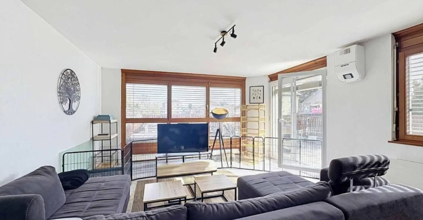 2.5-room apartment with a large terrace - Photo 2 of 9