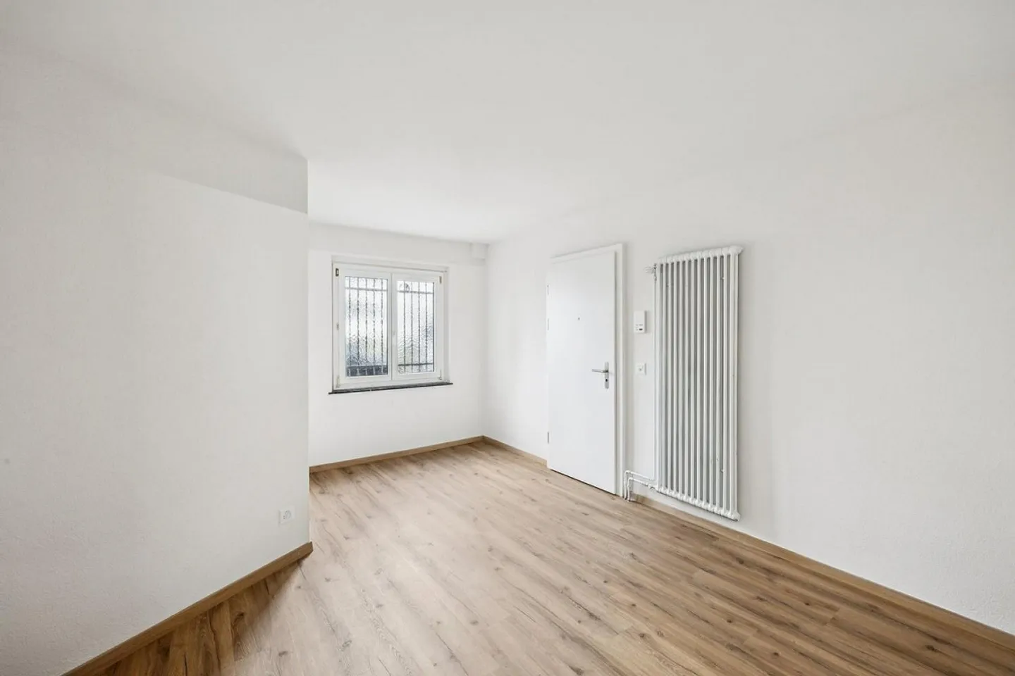 Studio 1.5 pièces récemment rénové au rez-de-chaussée, situé au centre de Bienne - Photo 4 sur 10