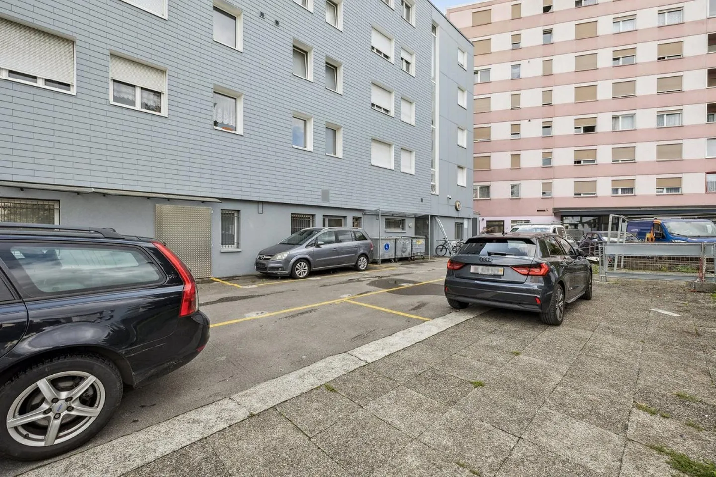 Studio 1.5 pièces récemment rénové au rez-de-chaussée, situé au centre de Bienne - Photo 9 sur 10