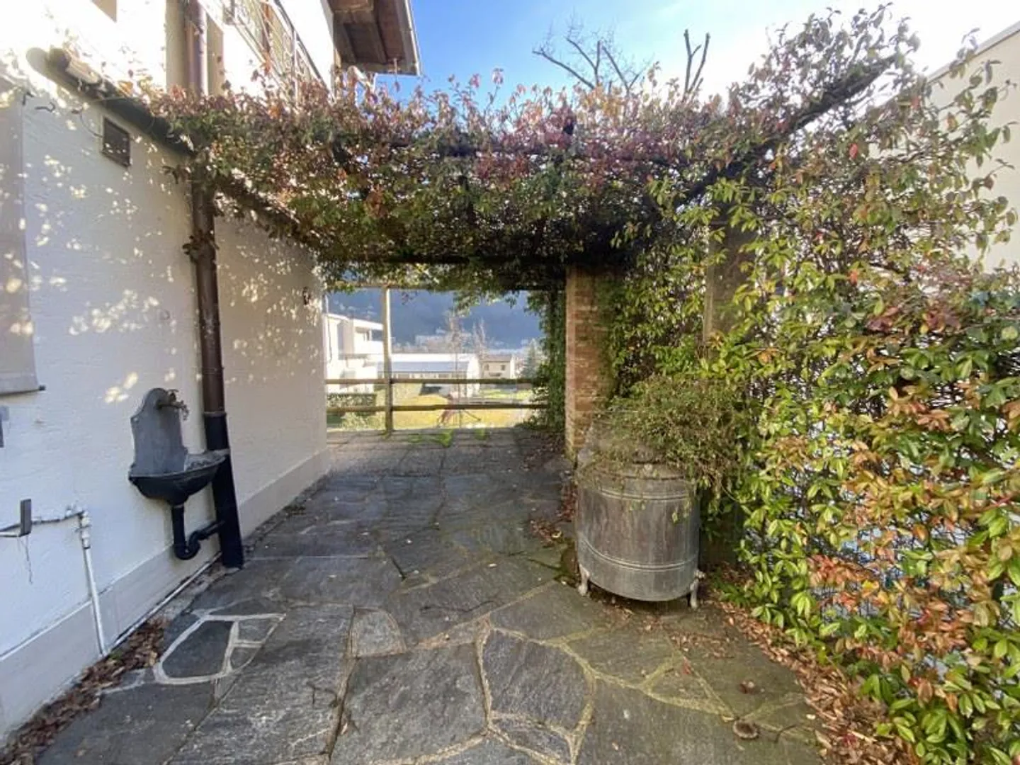 MAISON INDIVIDUELLE SPACIEUSE - 5.5 PIÈCES AVEC JARDIN - Photo 10 sur 11