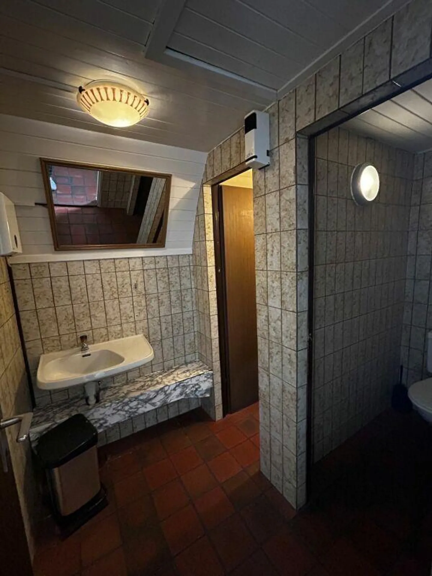 Bar culte / cave à bière / club / cave d'échantillon / salon de fléchettes, etc. - Photo 9 sur 10