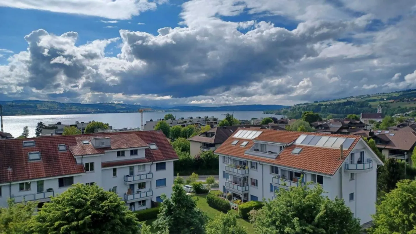 Charmante Attikawohnung in Sempach - Foto 3 von 9