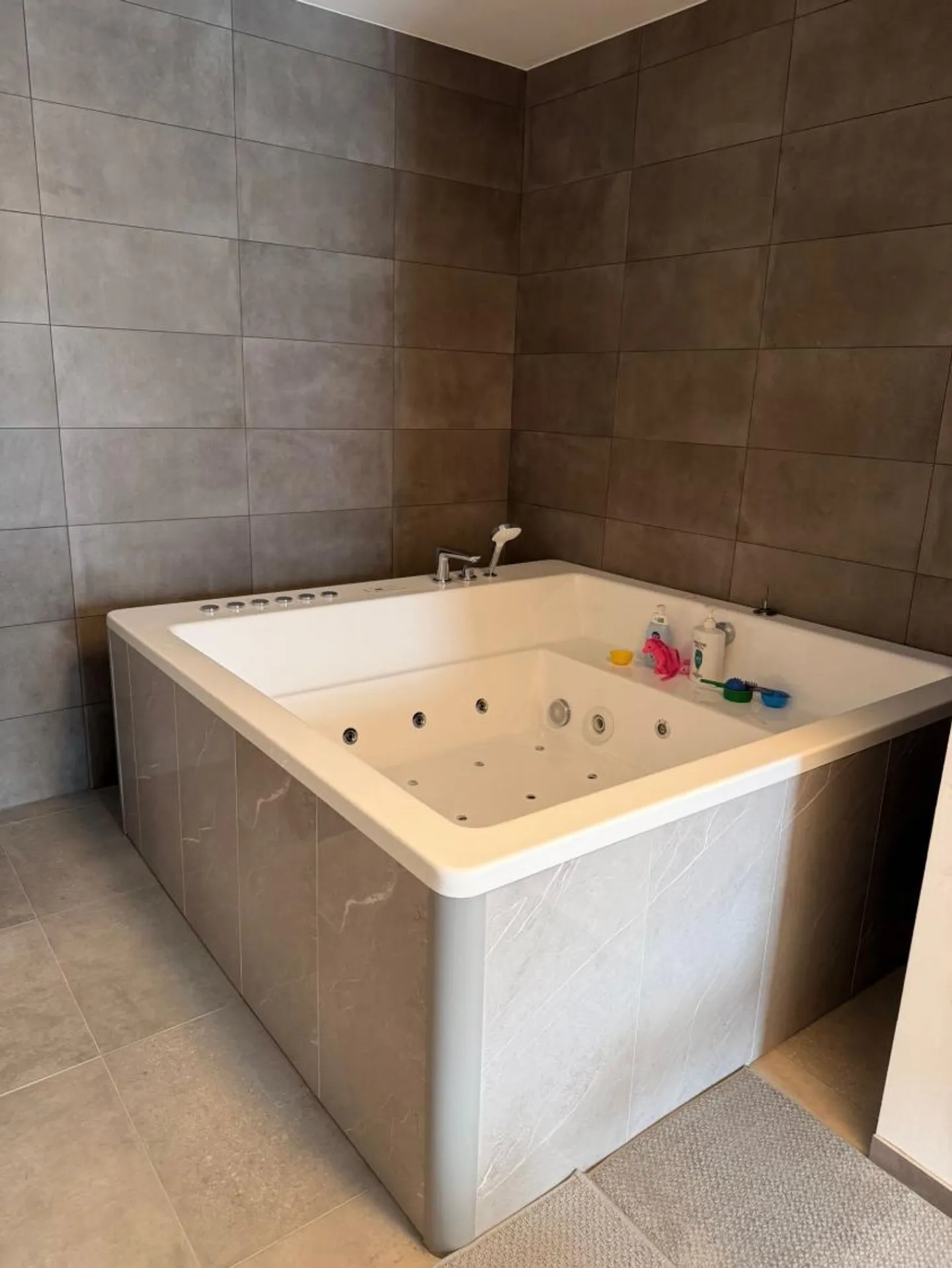Moderne 5,5 Zimmer - elegantes Reihenhaus Minergie, im Herzen von... - Foto 9 von 11