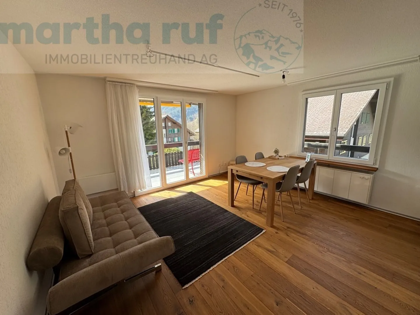 Moderne 2.5-Zimmer-Wohnung mit Balkon - Foto 2 von 10