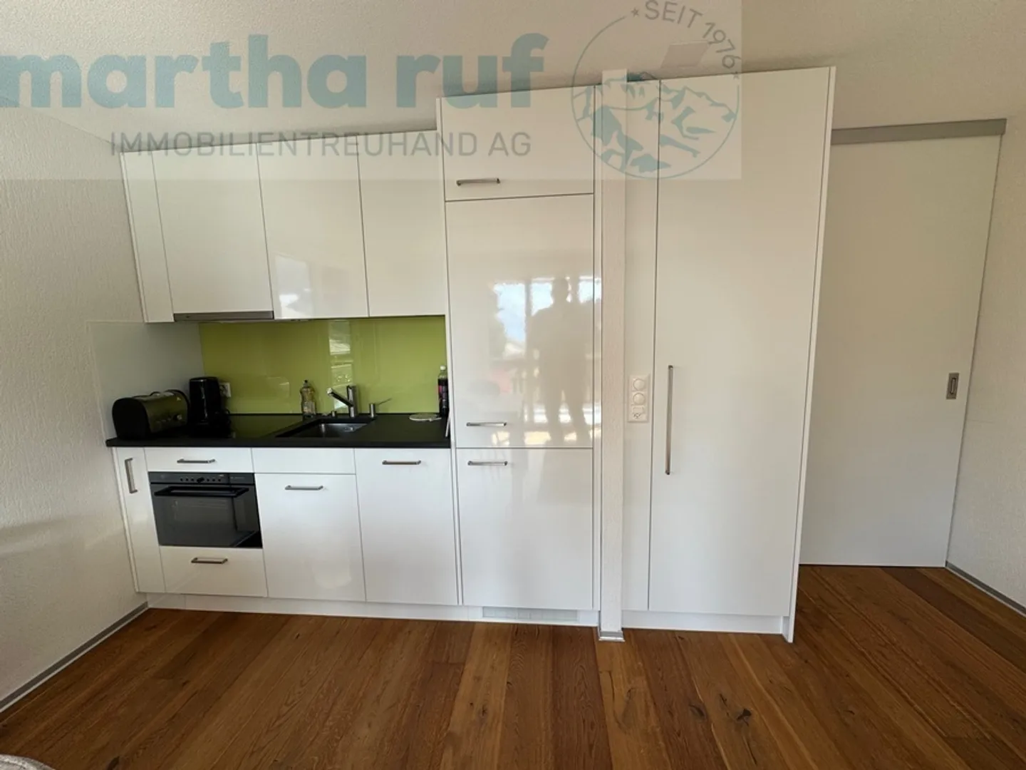 Moderne 2.5-Zimmer-Wohnung mit Balkon - Foto 4 von 10