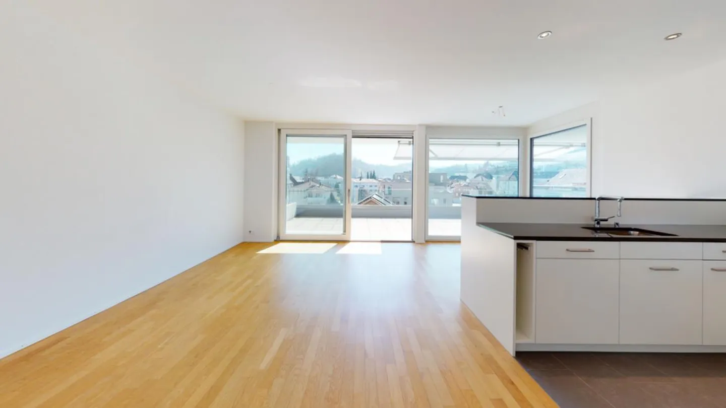 Appartamento attraente di 3,5 locali con terrazza di 37m2 - Foto 3 di 10