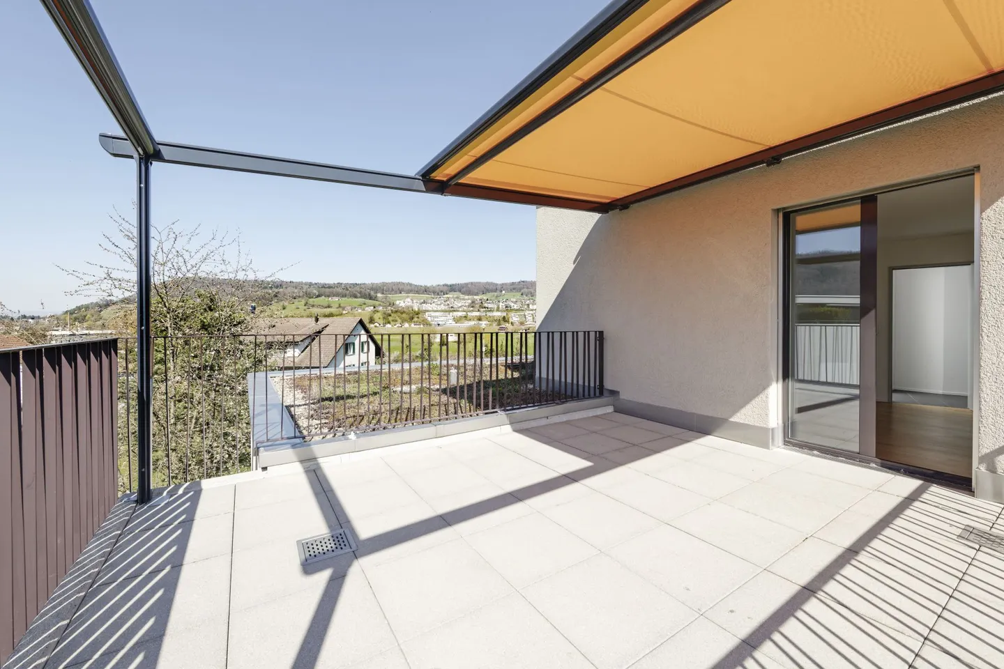 Attikawohnung mit wunderschöner Fernsicht auf 2 separaten Terrassen - Foto 10 von 14