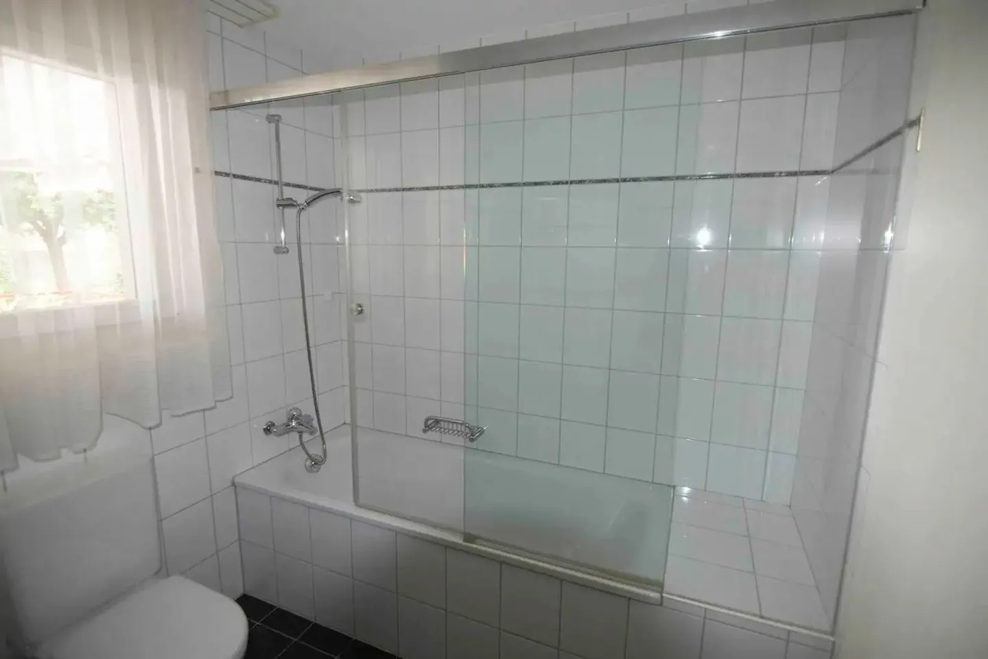 Appartement lumineux de 2,5 pièces avec confort moderne au cœur de Dielsdorf - Photo 7 sur 8