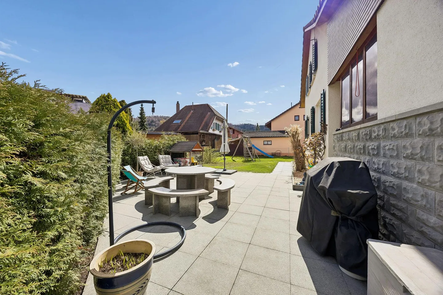 Charmantes Einfamilienhaus mit Garten - Foto 2 von 13