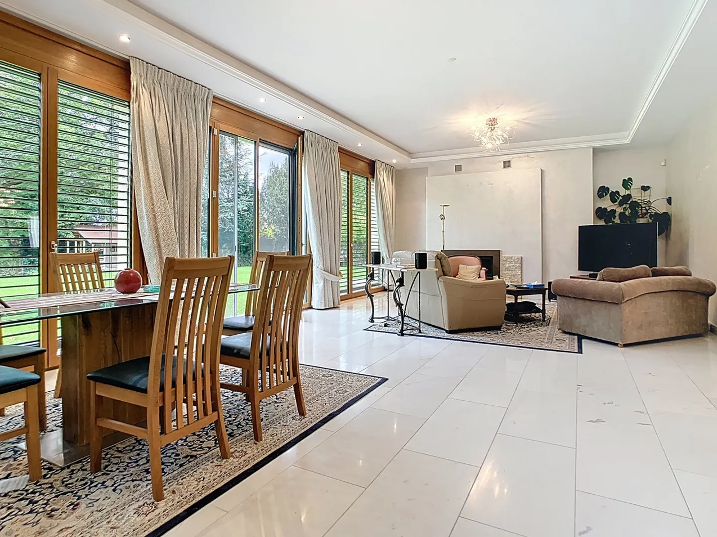 11-room House - Photo 2 of 25