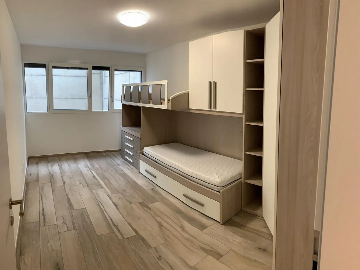 NUOVO E MODERNO APPARTAMENTO DI 3,5 LOCALI CON PICCOLO GIARDINO A SORENGO - Foto 5 di 12