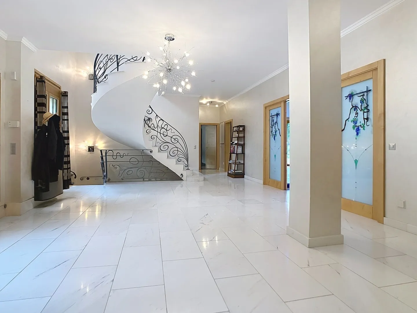 11-room House - Photo 1 of 25