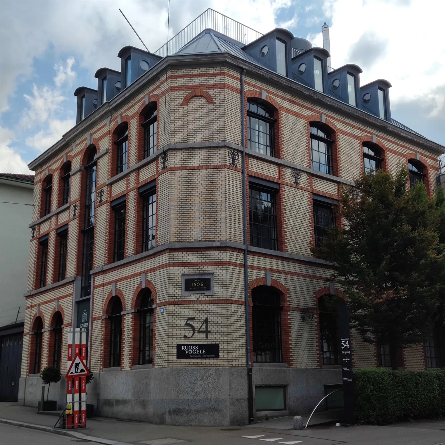 Prime Location in Seefeld - Stylish Studio - Photo 2 of 6
