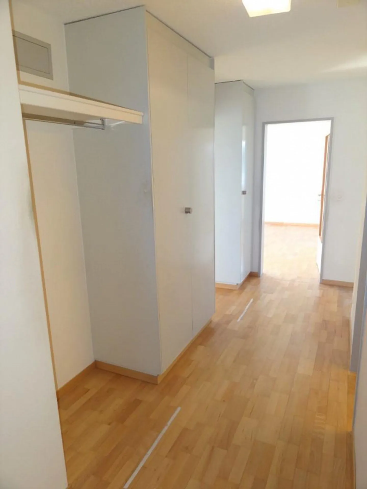Modern 2.5 room apartment near shopping center - Photo 3 of 9