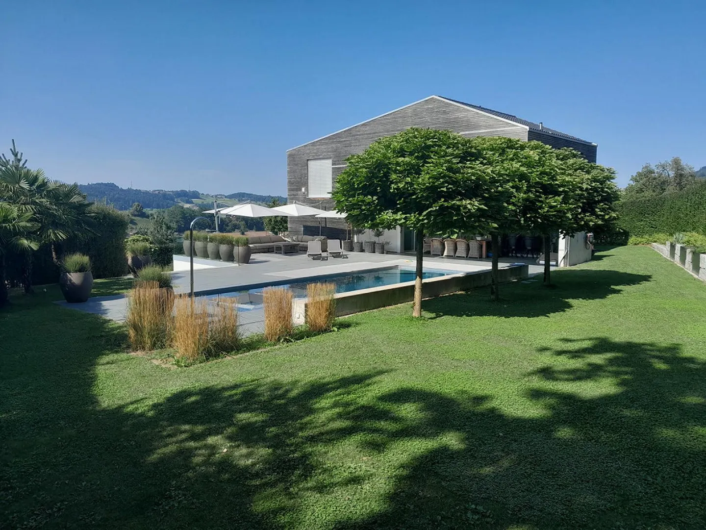 Familienhaus mit grossem Garten - Foto 1 von 5