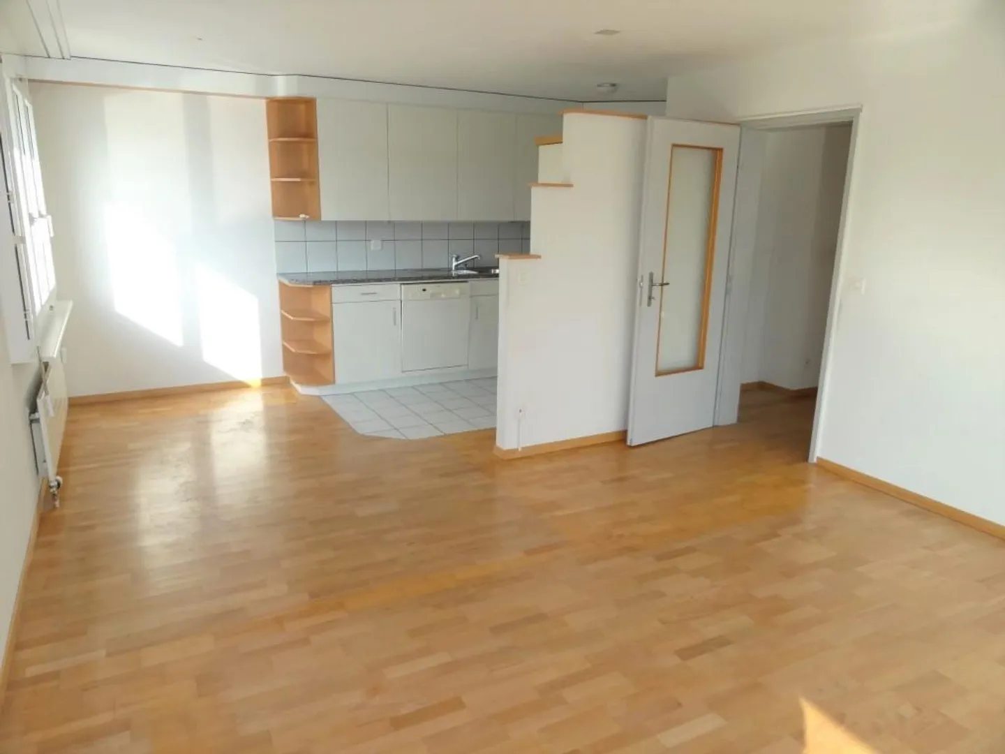 Modern 2.5 room apartment near shopping center - Photo 5 of 9