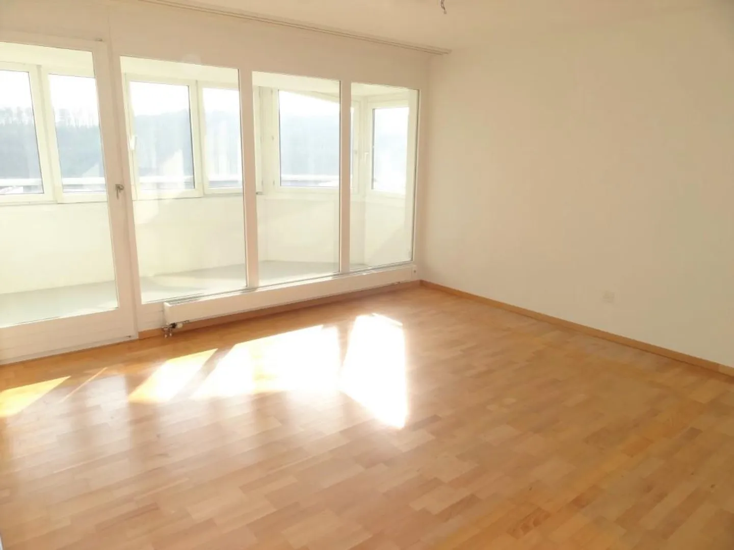 Modern 2.5 room apartment near shopping center - Photo 6 of 9
