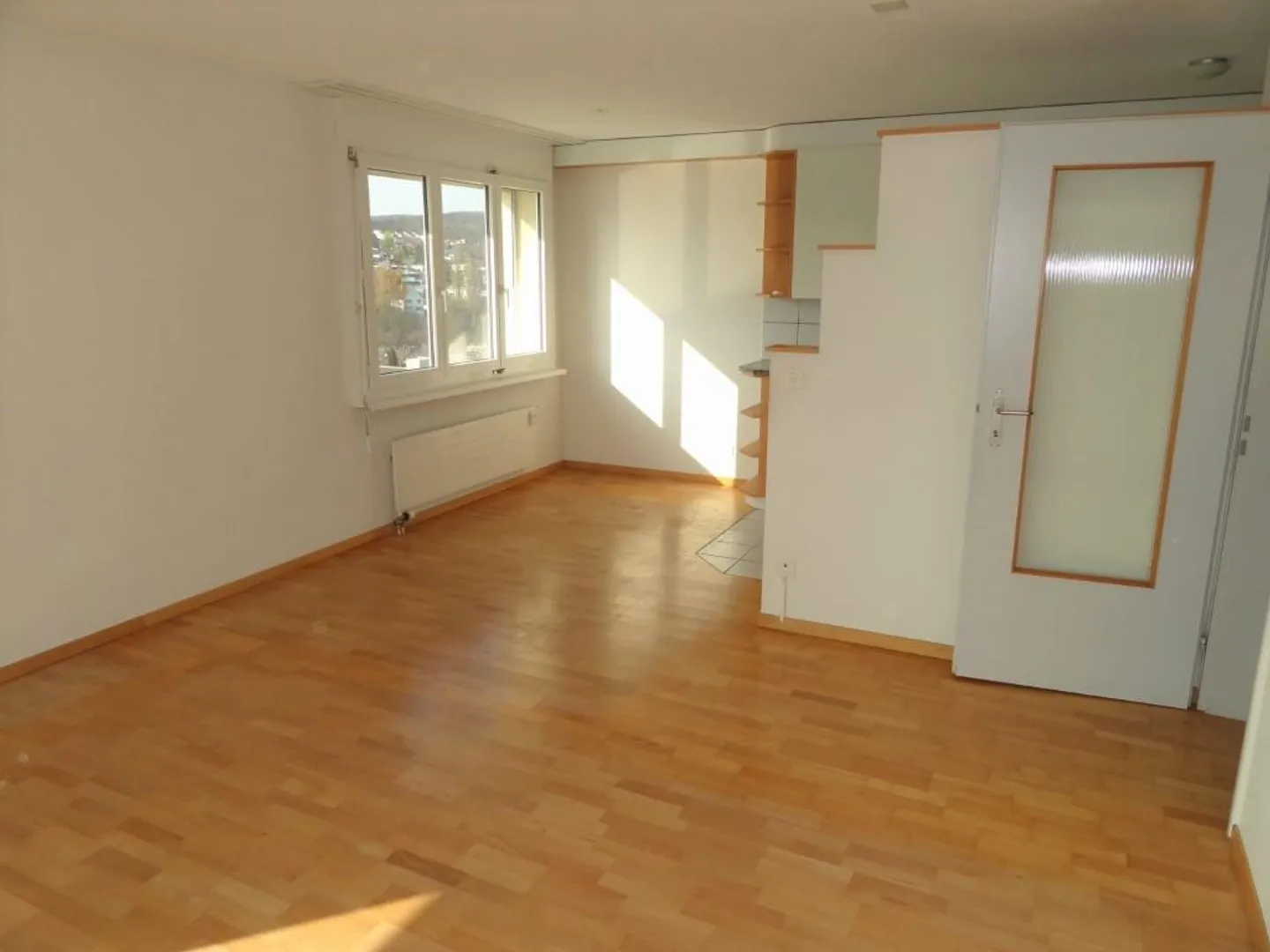 Modern 2.5 room apartment near shopping center - Photo 7 of 9