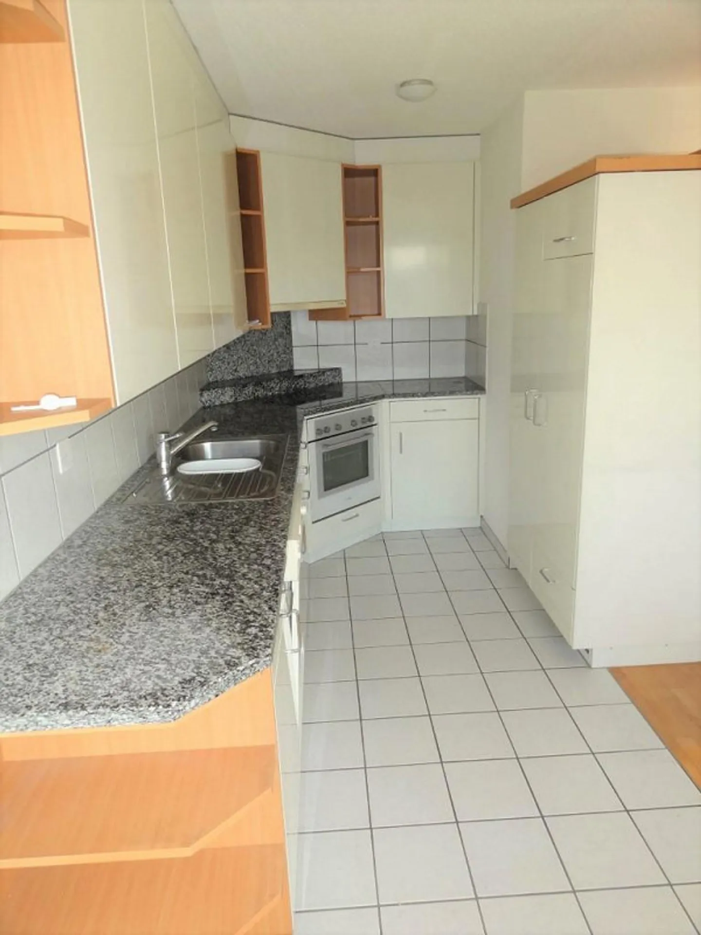 Modern 2.5 room apartment near shopping center - Photo 4 of 9