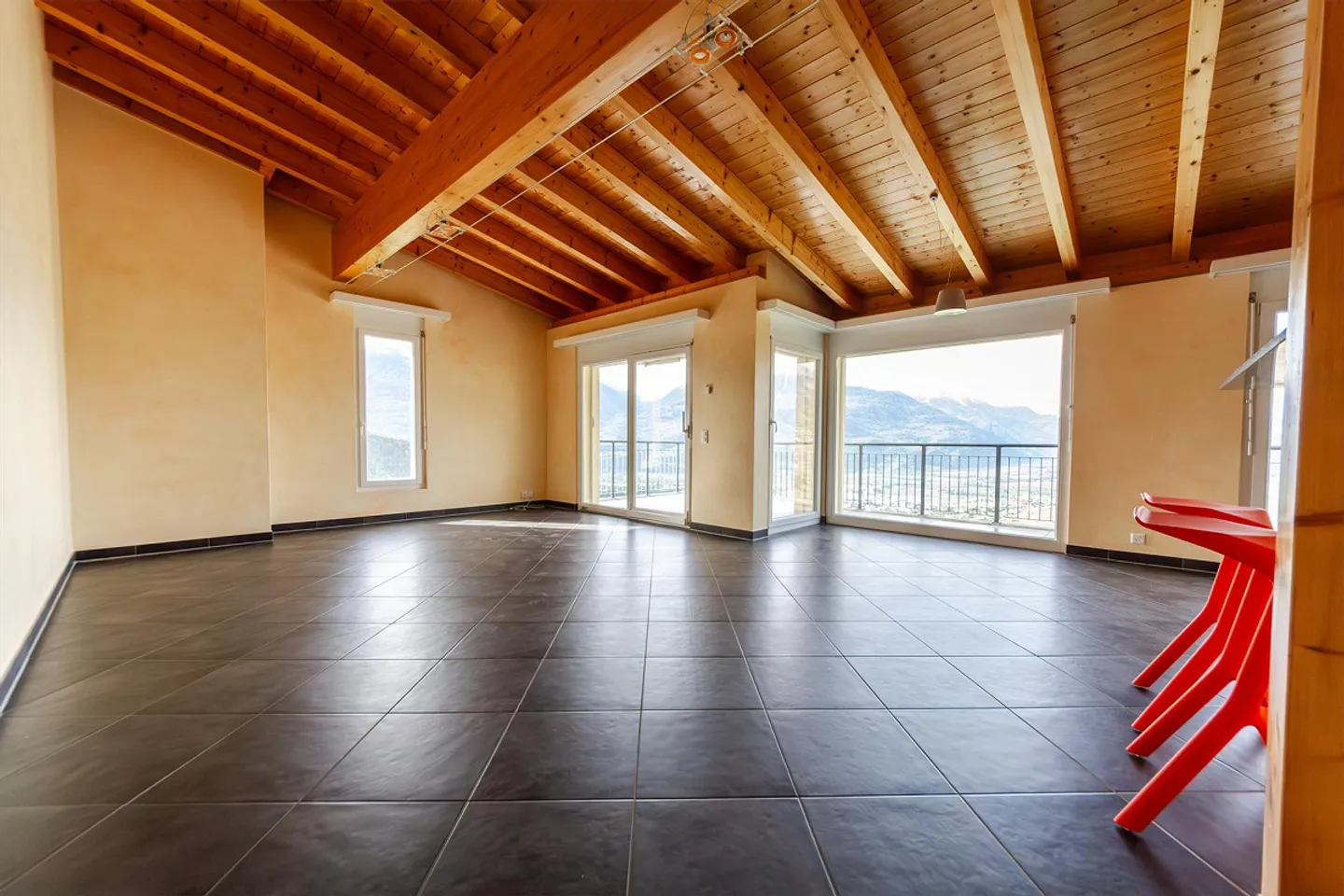 Appartement spacieux avec balcon - Photo 5 sur 11