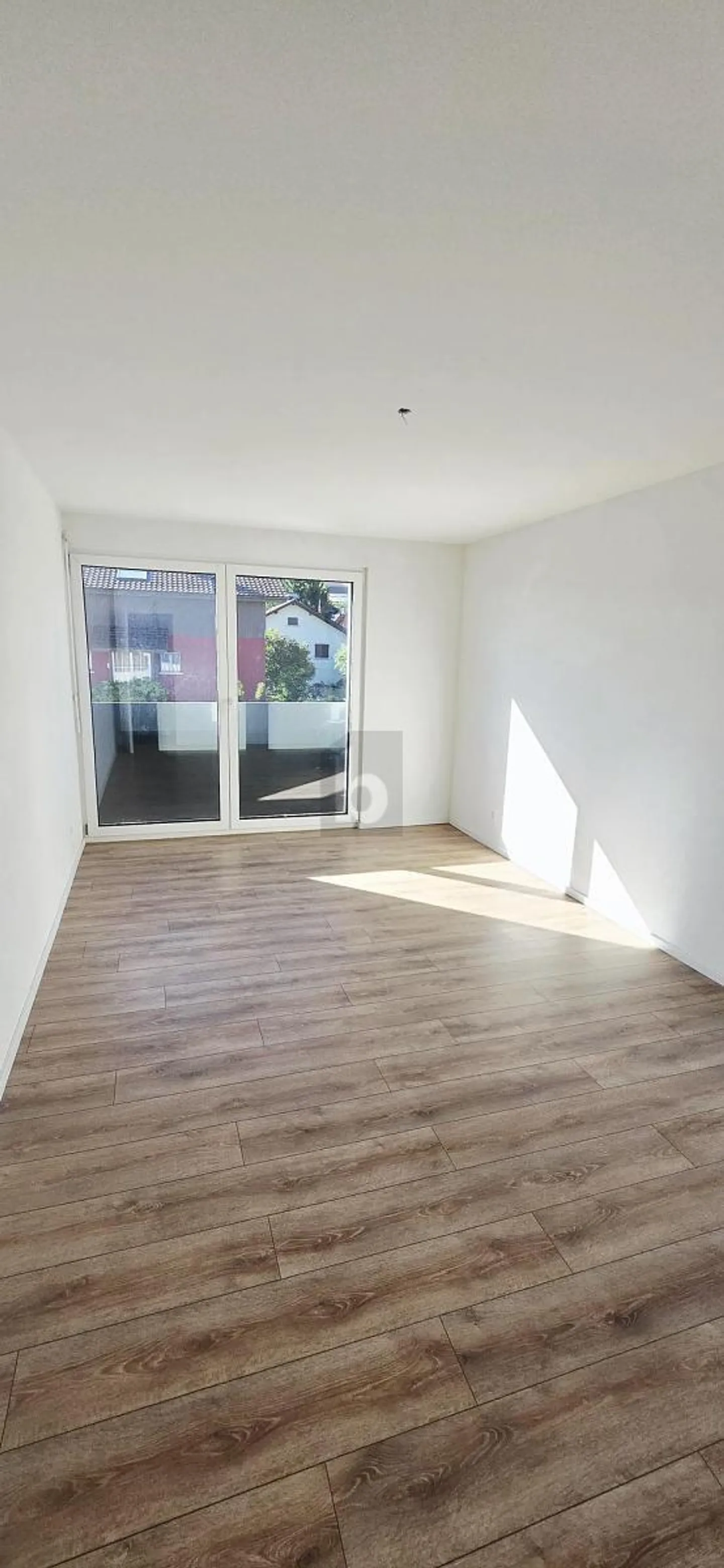 WUNDERSCHÖNE WOHNUNG MIT DACHTERASSE - Foto 2 von 5