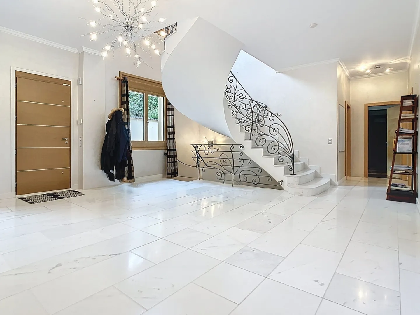 11-room House - Photo 6 of 25