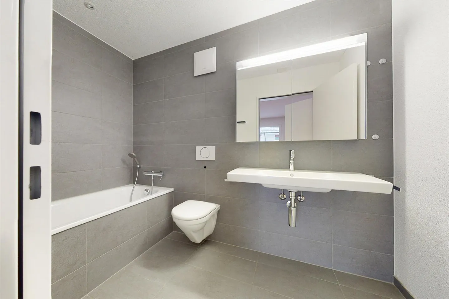 Modern apartment with west balcony for relaxation! - Photo 5 of 12