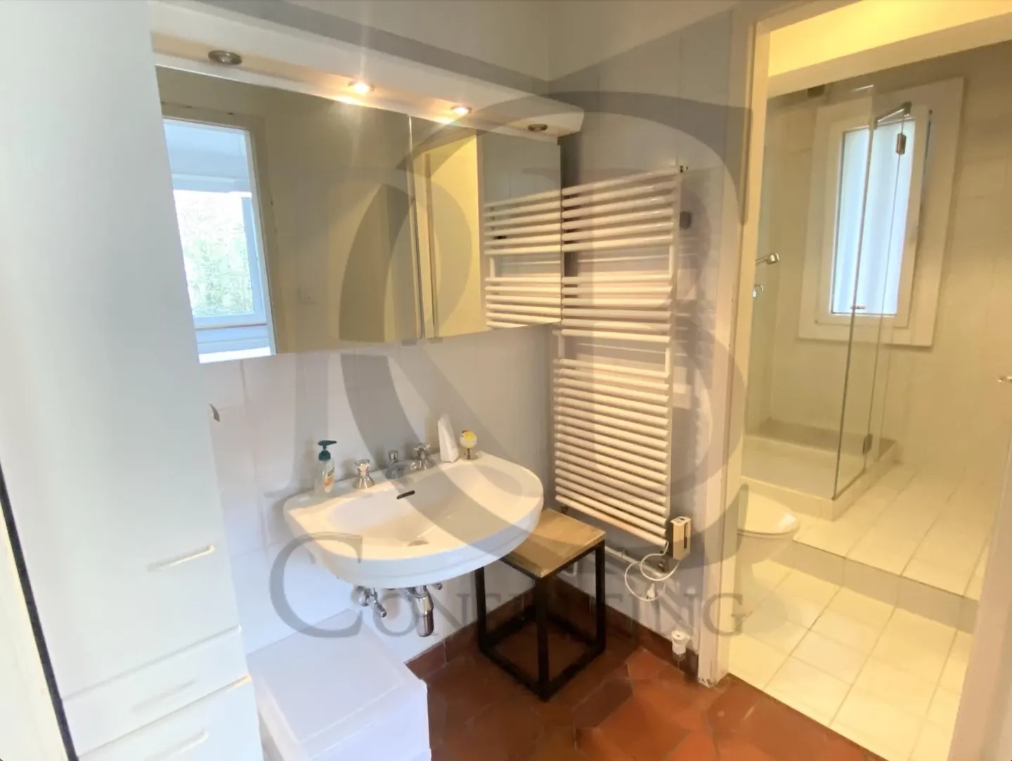 Villa on the lakeshore, with a spacious garden - Photo 7 of 9