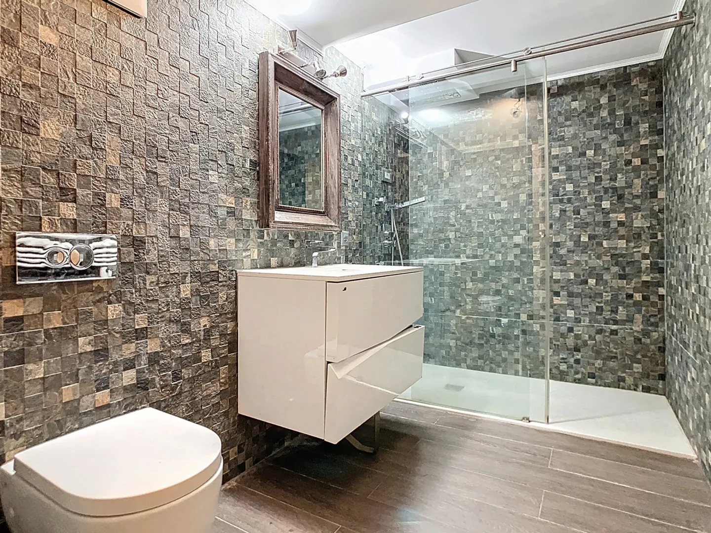 11-room House - Photo 23 of 25