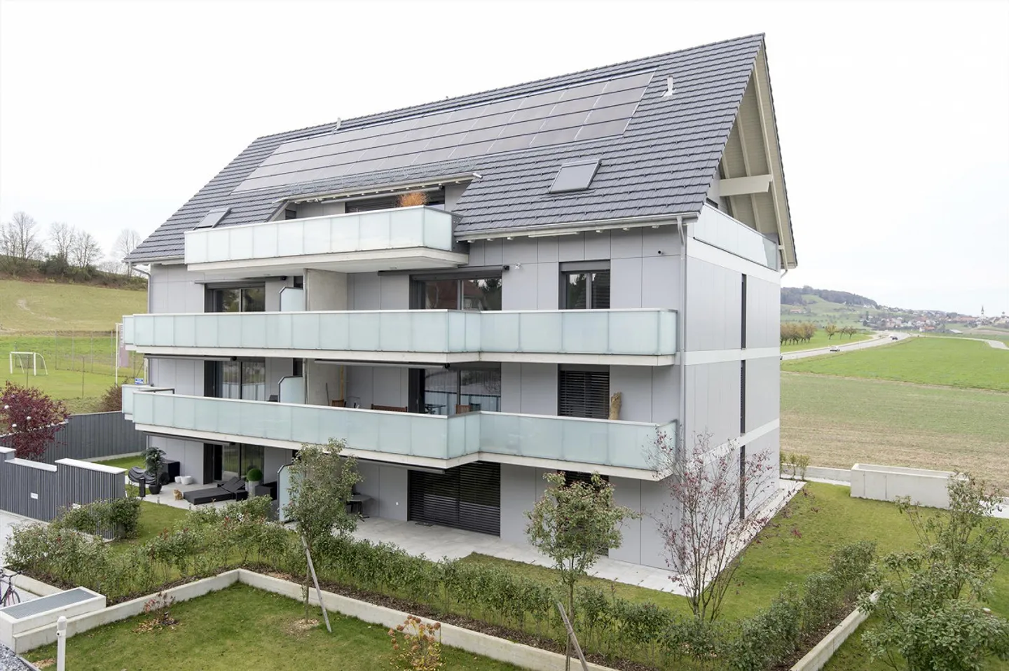 Appartamento moderno al piano terra con posti a sedere nel giardino - Foto 1 di 15