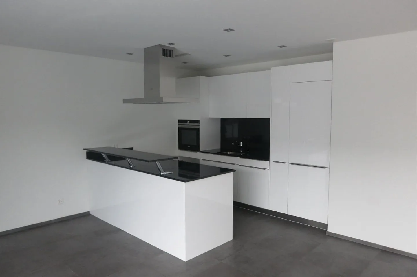 Appartamento moderno al piano terra con posti a sedere nel giardino - Foto 2 di 15