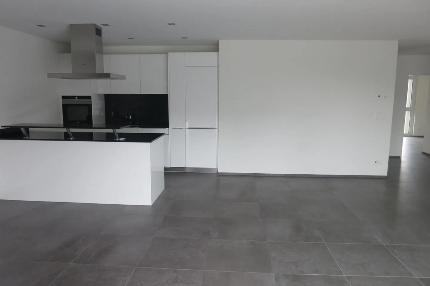 Appartamento moderno al piano terra con posti a sedere nel giardino - Foto 3 di 15