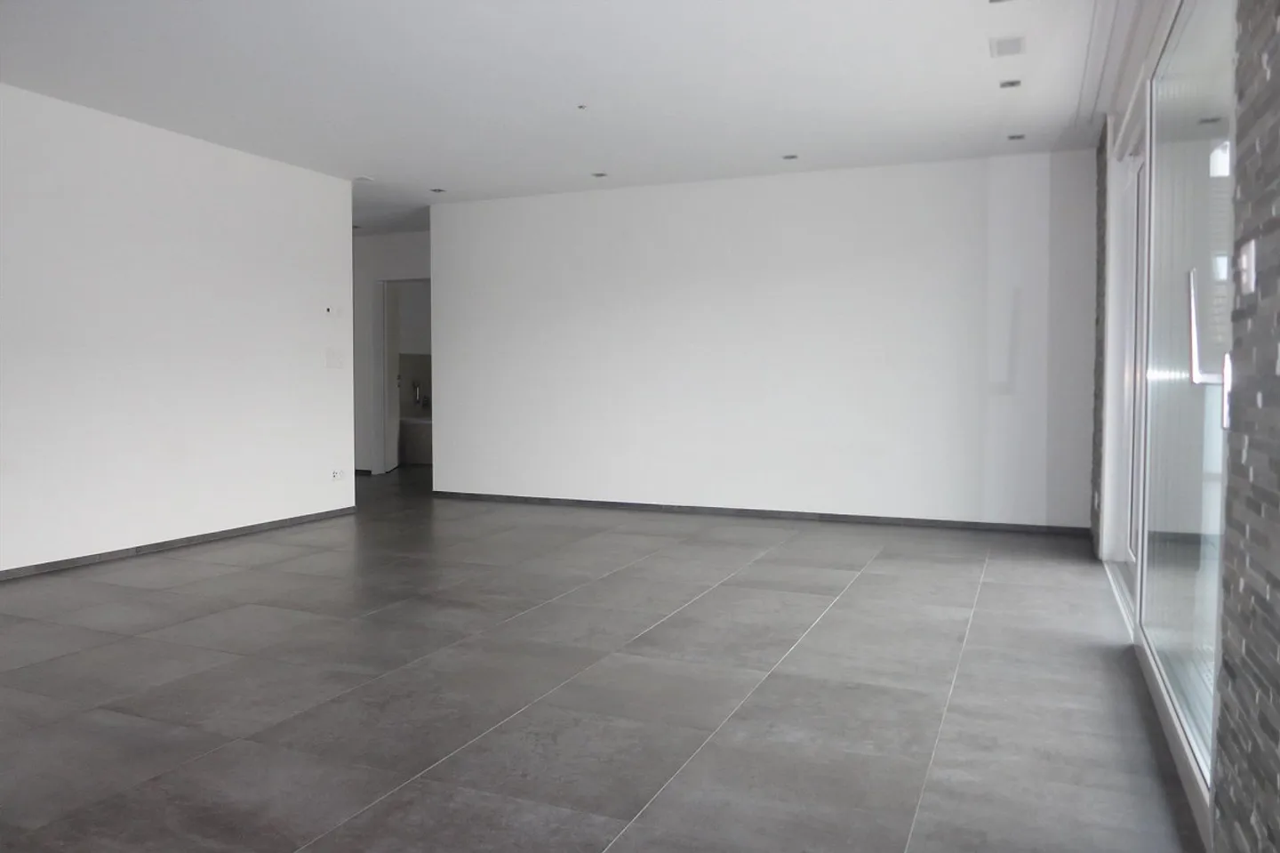 Appartamento moderno al piano terra con posti a sedere nel giardino - Foto 4 di 15