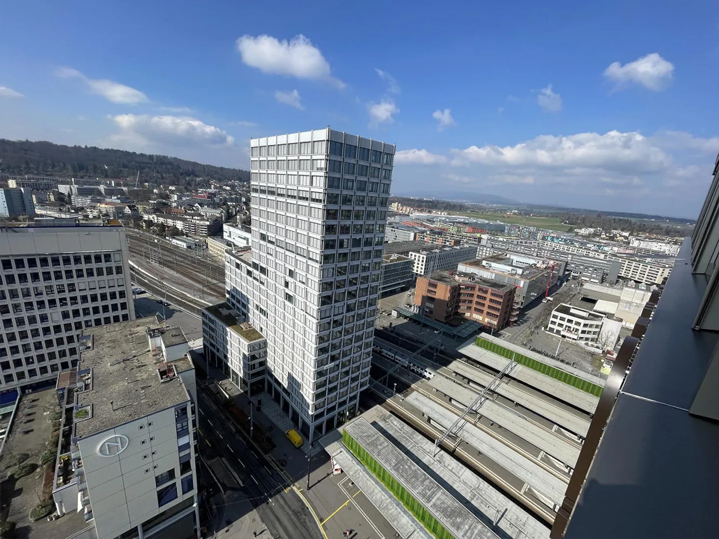 Vita Urbana in un Monumento Architettonico a Zurigo Oerlikon - Foto 3 di 3
