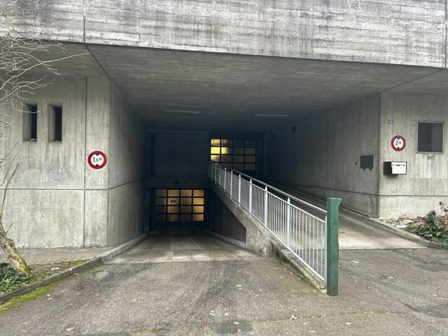 Places de stationnement à Binningen - Photo 2 sur 4